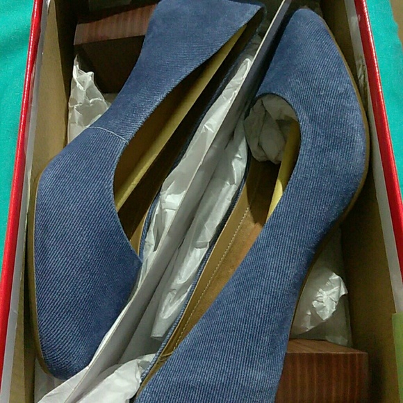 Aerosoles Blue Denim shoes - Picture 3 of 3